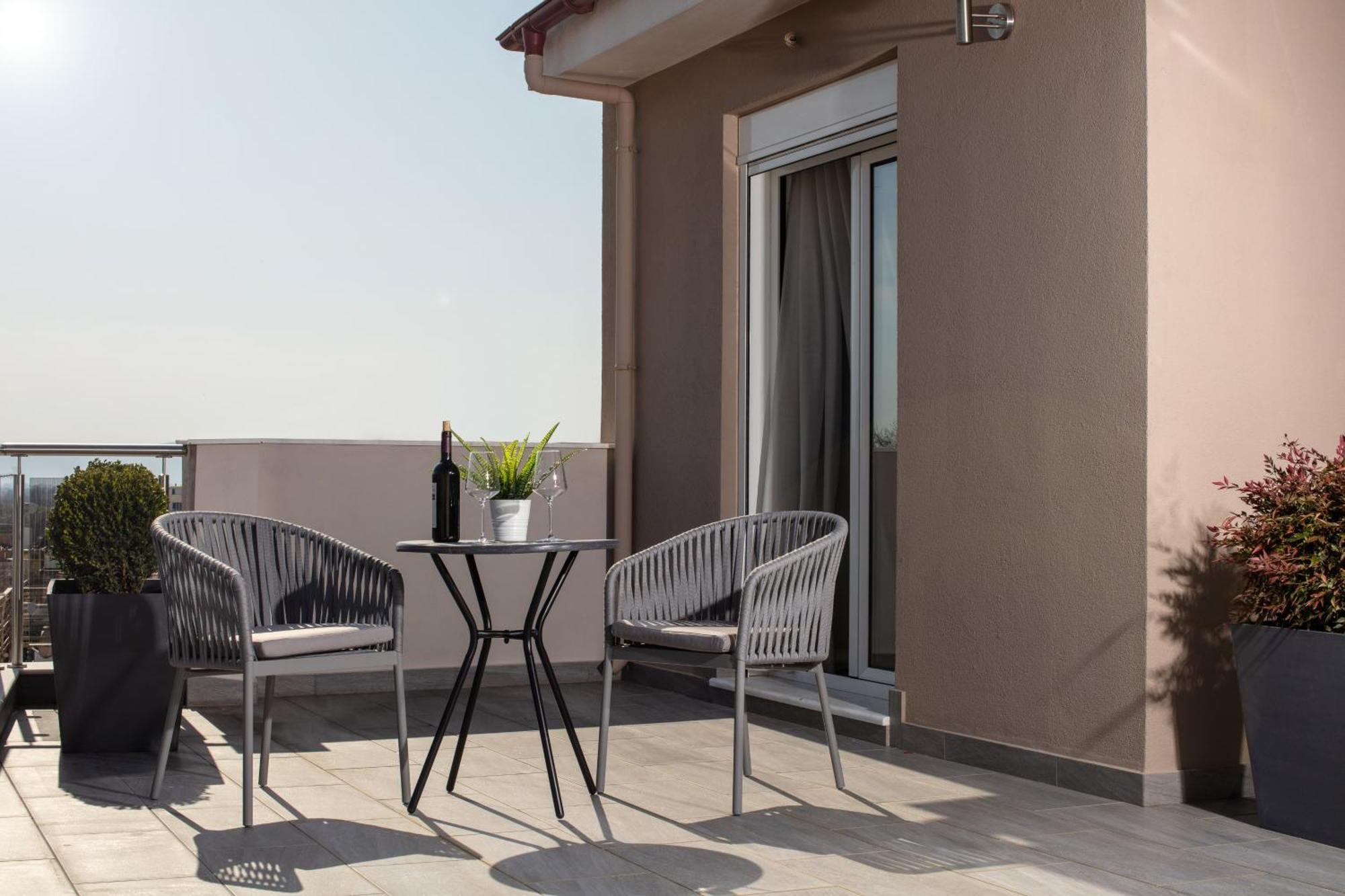 Piccadilly House Aparthotel Arta Bagian luar foto